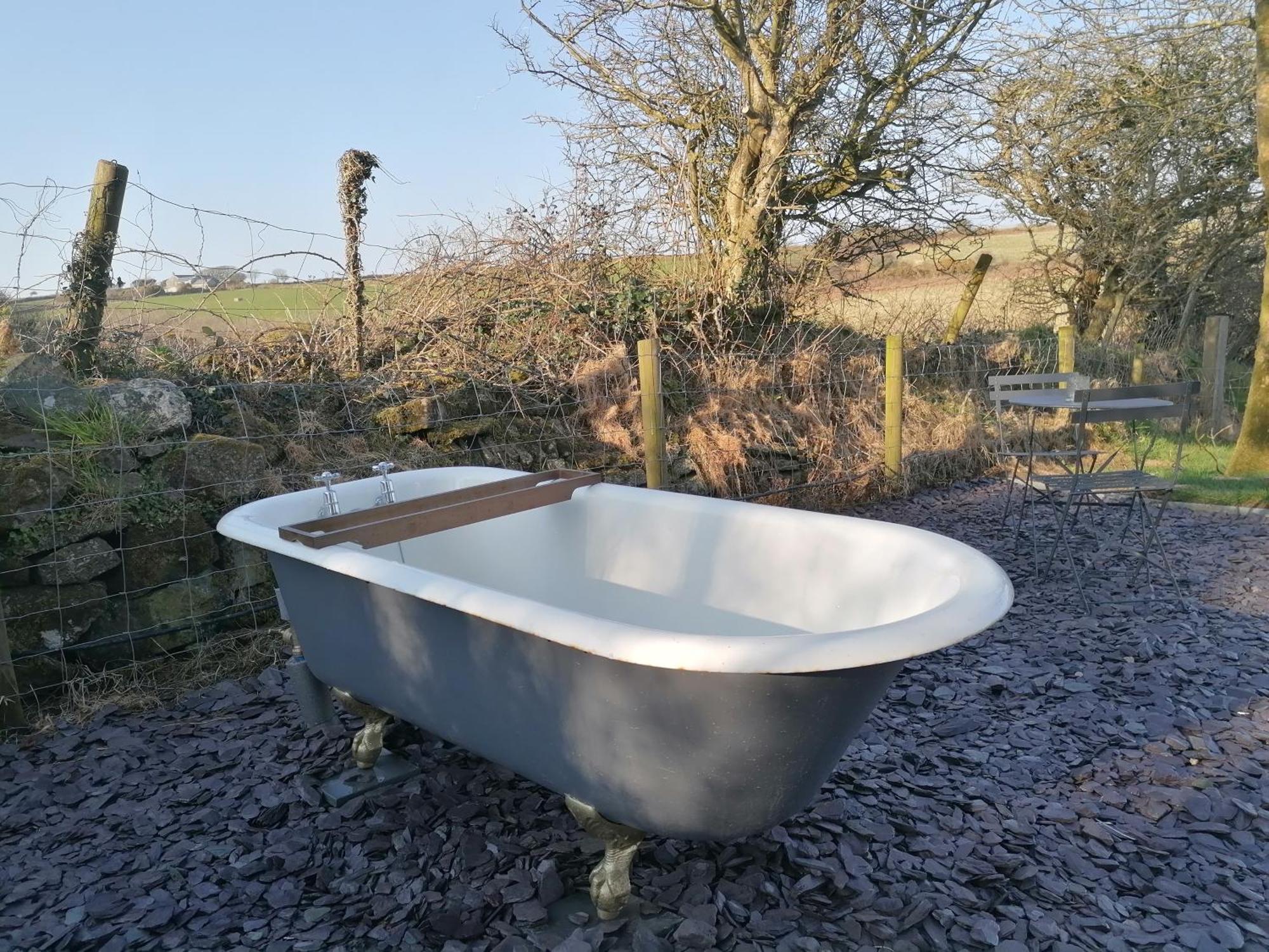 Luxury Shepherd'S Hut On Flower Farm With Outdoor Bath In Mid Cornwall 트루로 외부 사진